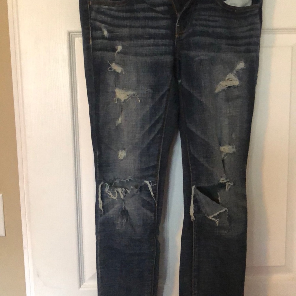 Distressed denim - Picture 2 of 4